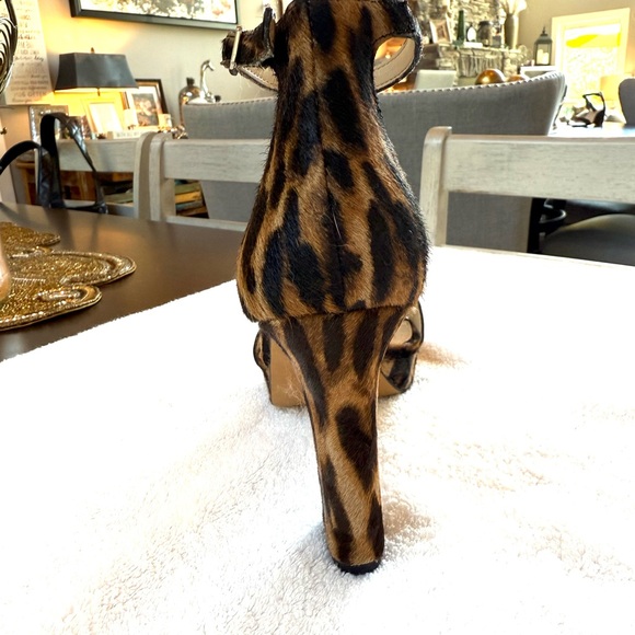 Vince Camuto (Never Worn) Suede Leopard Print Block Heel Sandals - Size 8 - Picture 9 of 12